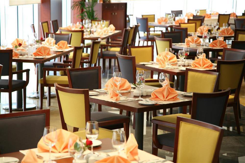Symphony Hotel Apartments Dubái Restaurante foto